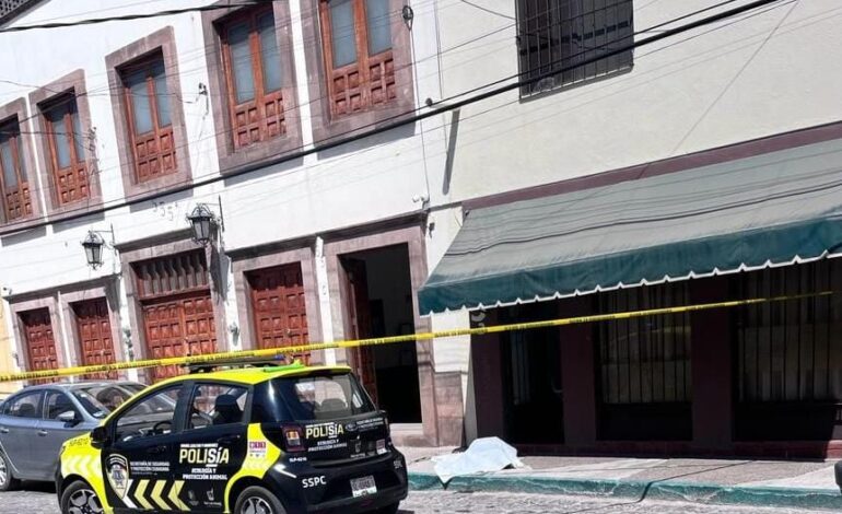 Hombre es asesinado en riña en centro histórico