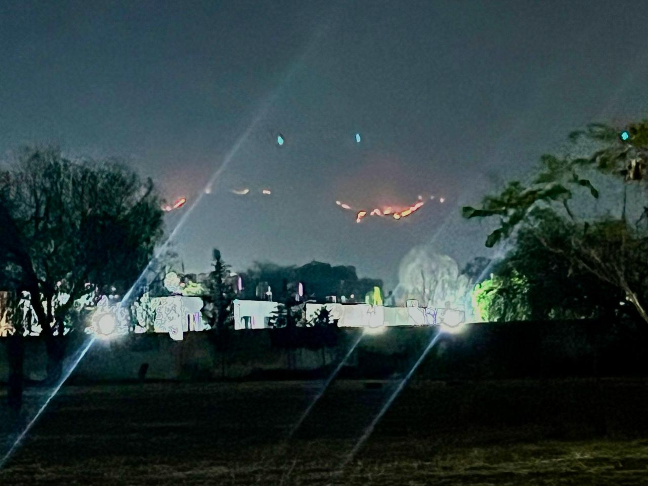 Fuertes vientos reactivan y extienden incendio en Sierra de San Miguelito