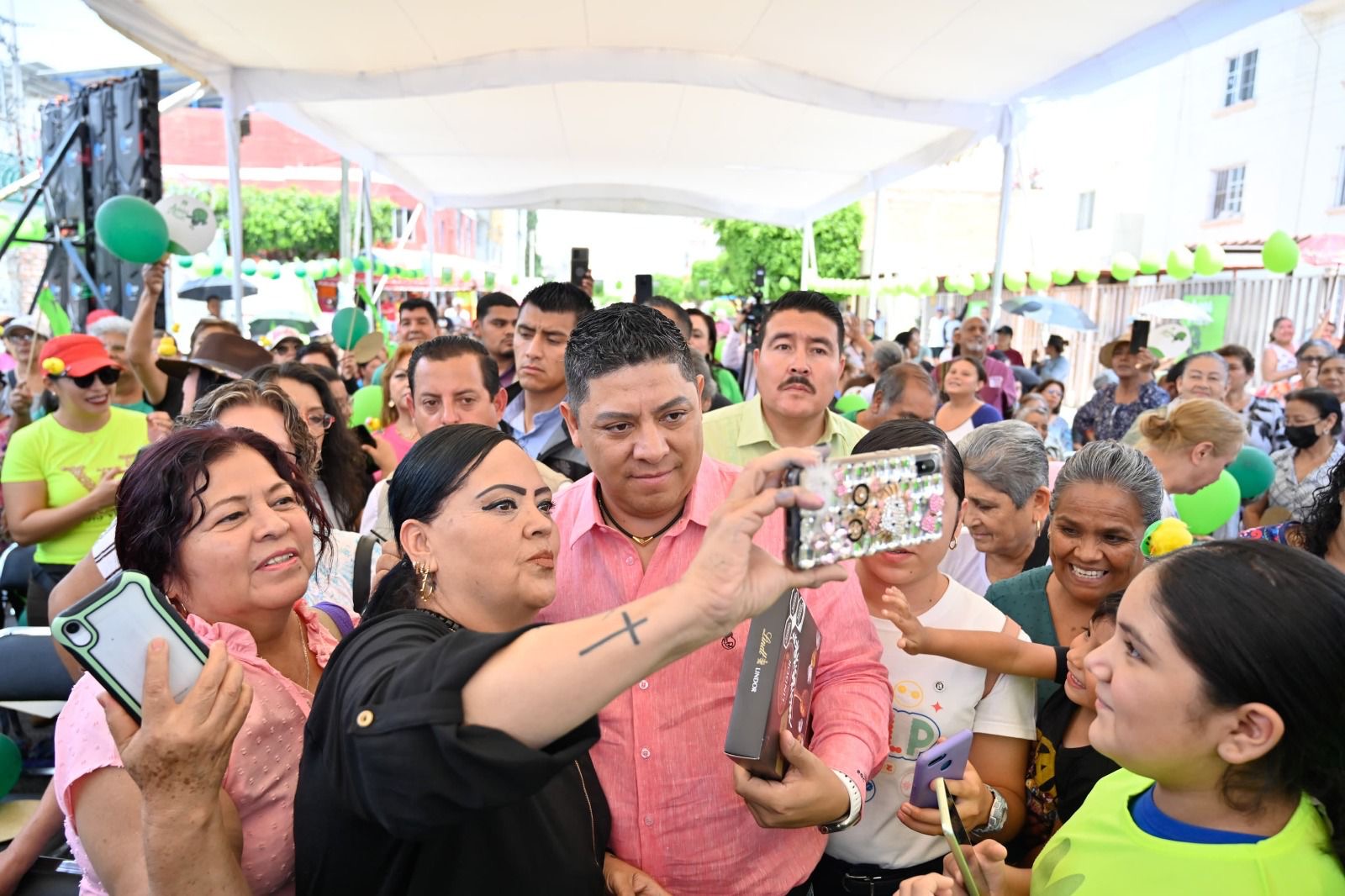 Rehabilitan avenida Coral, vecinos lo agradecen