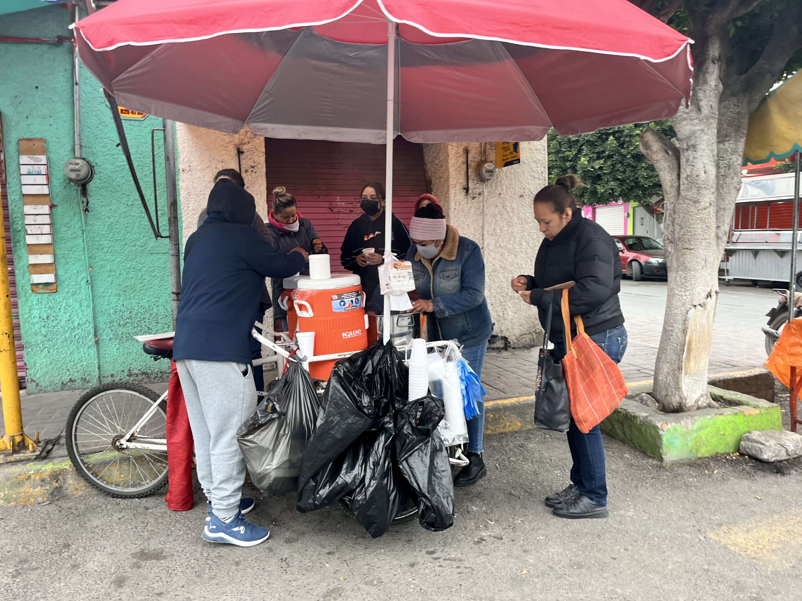 Hasta diez ambulantes sin permiso detectan en Soledad por semana