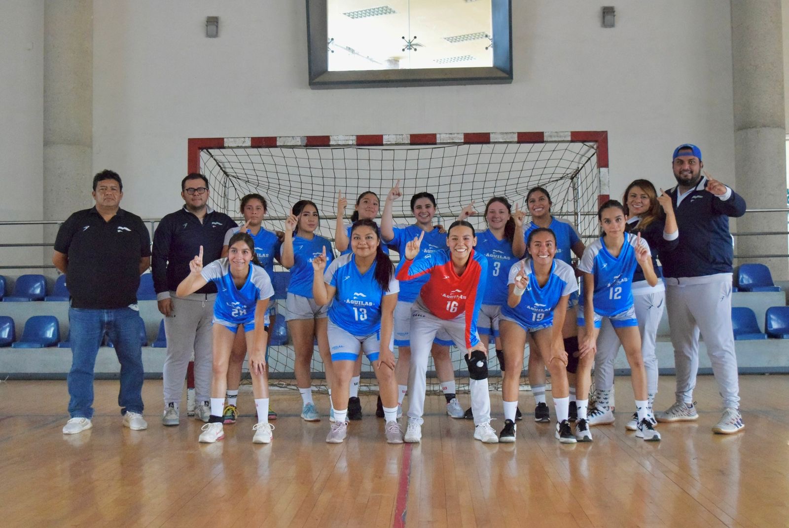 Avanzan equipos de handball de la UASLP a Universiada