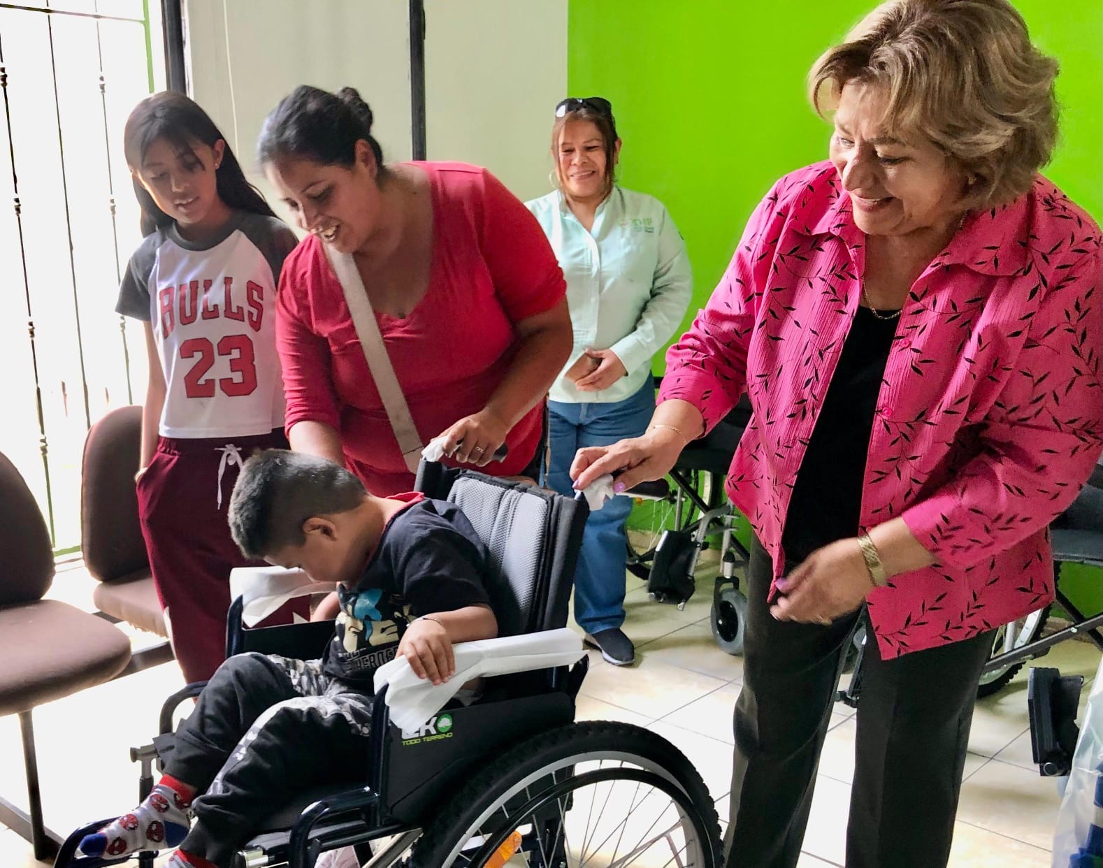 Apoya DIF de Soledad a grupos vulnerables