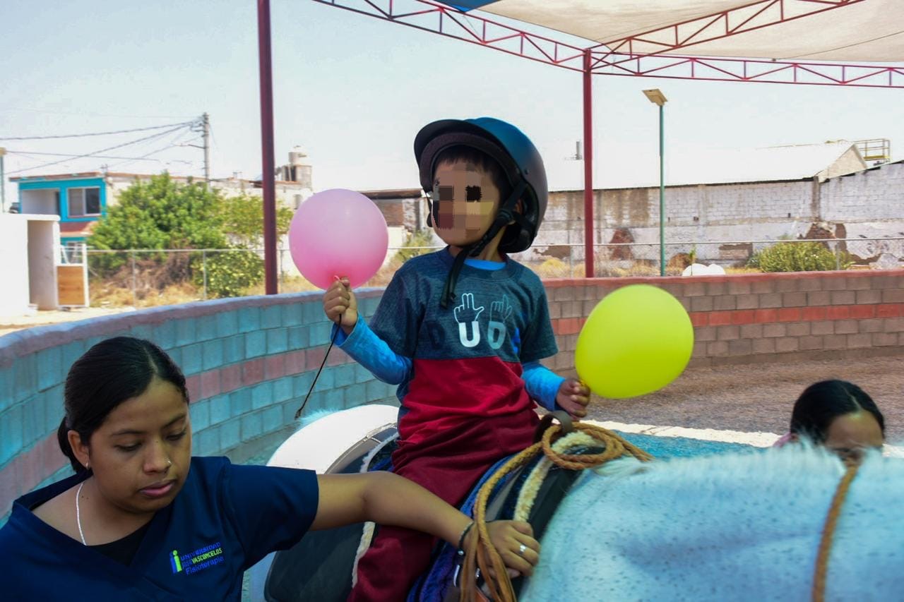 Niñas y niños soledenses ven beneficiada su salud gracias a Equinoterapia