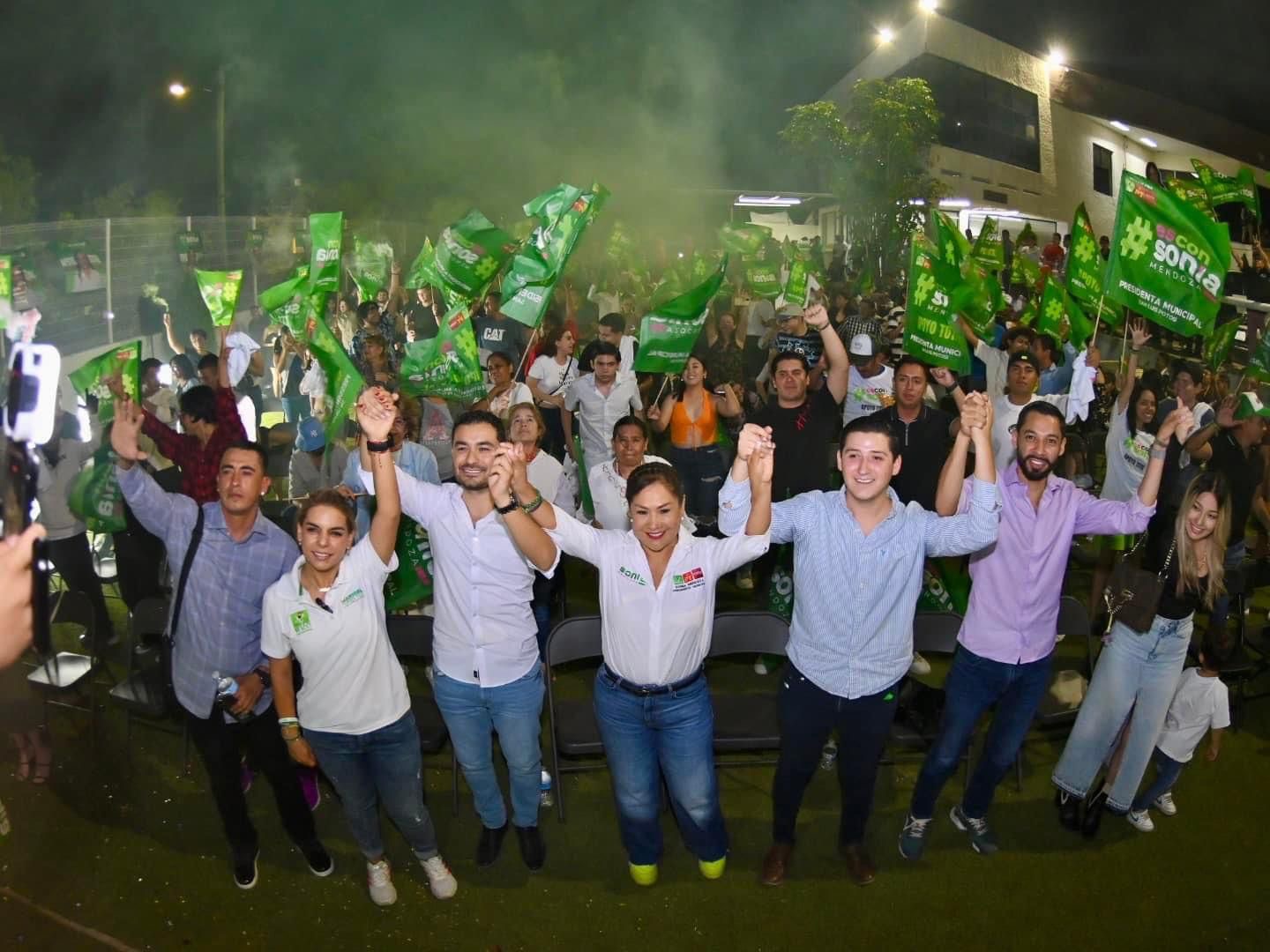Jóvenes deben construir hoy el futuro que estarán viviendo mañana: Sonia Mendoza