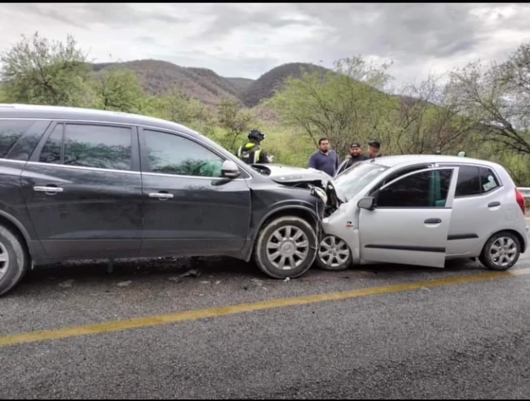 Fallecen dos en accidente automovilístico en la carretera San Luis-Rioverde