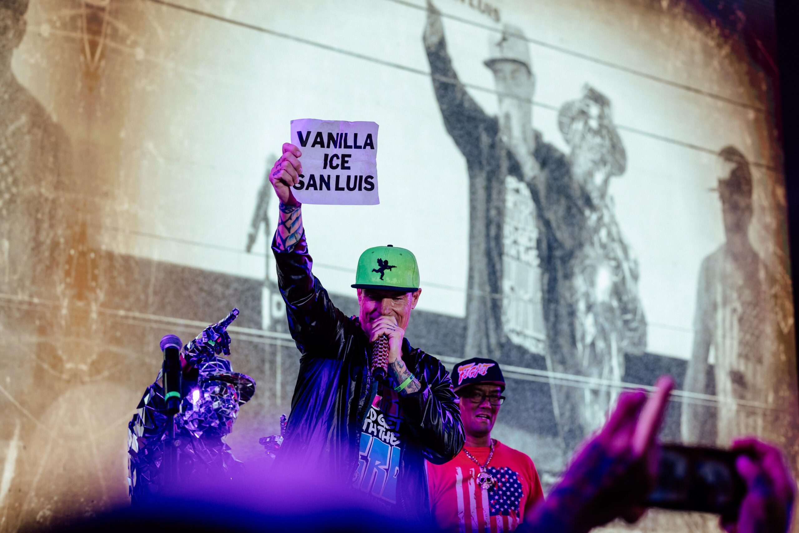 Vanilla Ice y Calo llenan de rap y triunfan en el Teatro del Pueblo