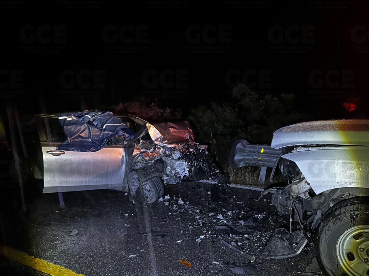 Diez lesionados deja choque de patrulla de la GCE y coche particular