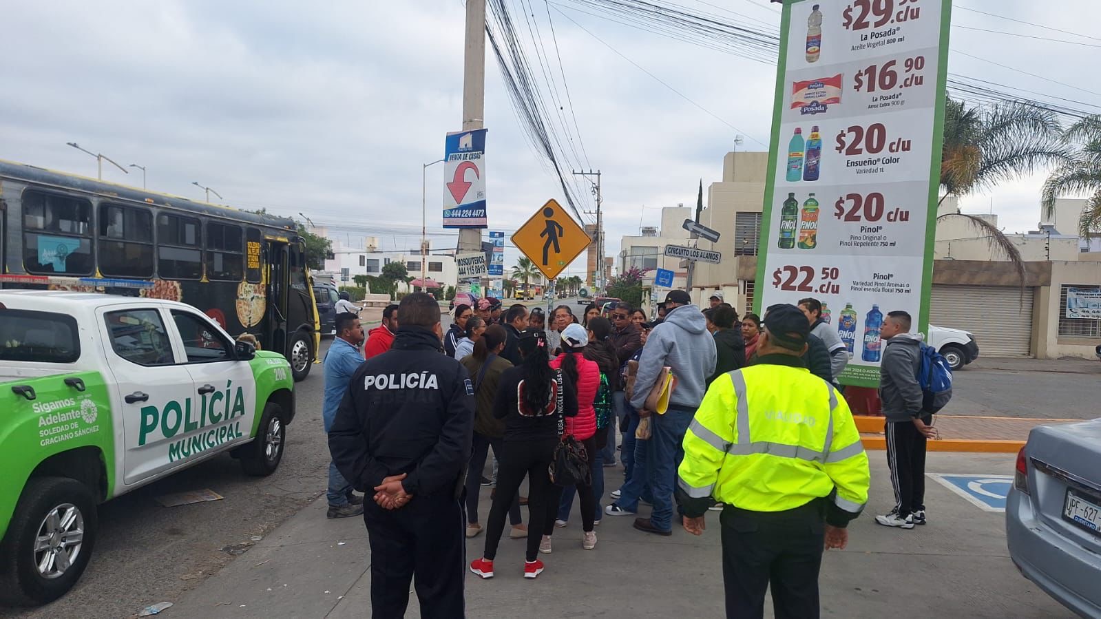 Manifestación por falta de agua en Puerta Real