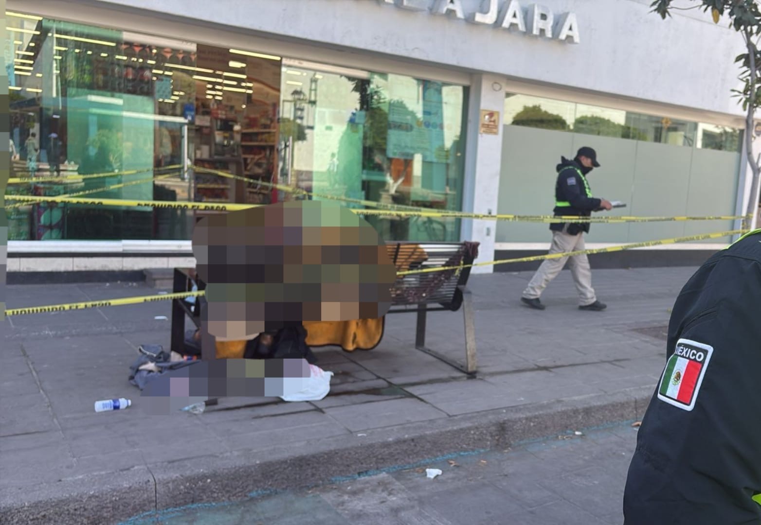 Muere hombre en situación de calle en Av. Carranza
