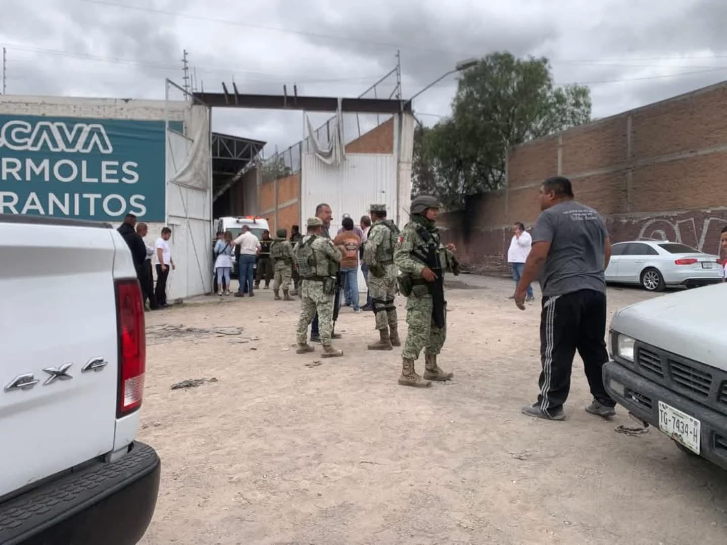 Asesinan a mujer en asalto a tienda de materiales en periférico Sur