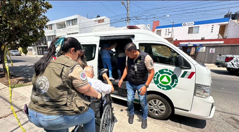 Rescatan a adultos mayores de casa de asistencia denunciada por malos tratos