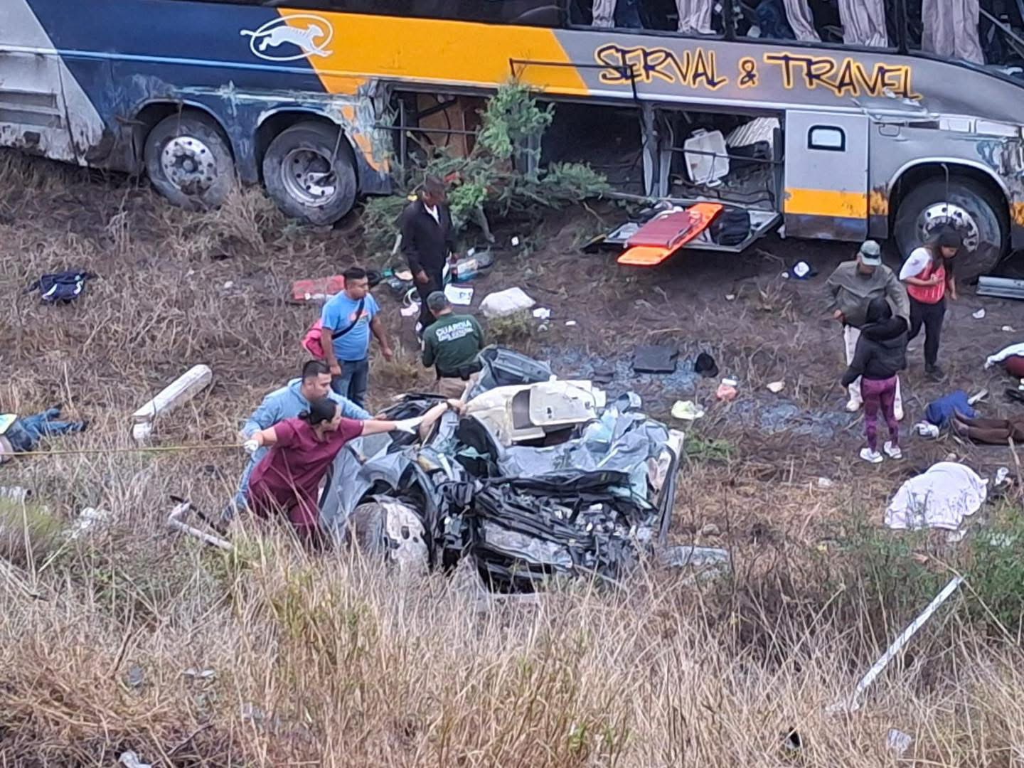 Autobusazo en la carretera a Cerritos deja 4 muertos y 20 lesionados