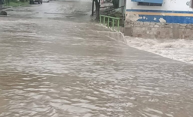 Suspenden clases por lluvias en zona Media y Huasteca