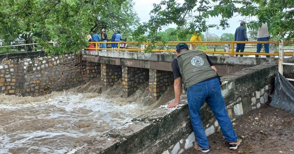 Dos trabajadores de empresa Gusi son arrastrados por el río en Tamuín