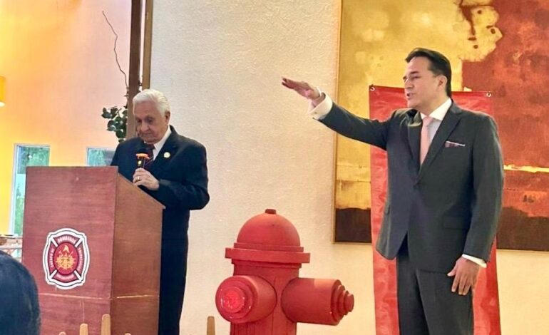 Rinde protesta nueva patronato del Comité Pro Cuerpo de Bomberos