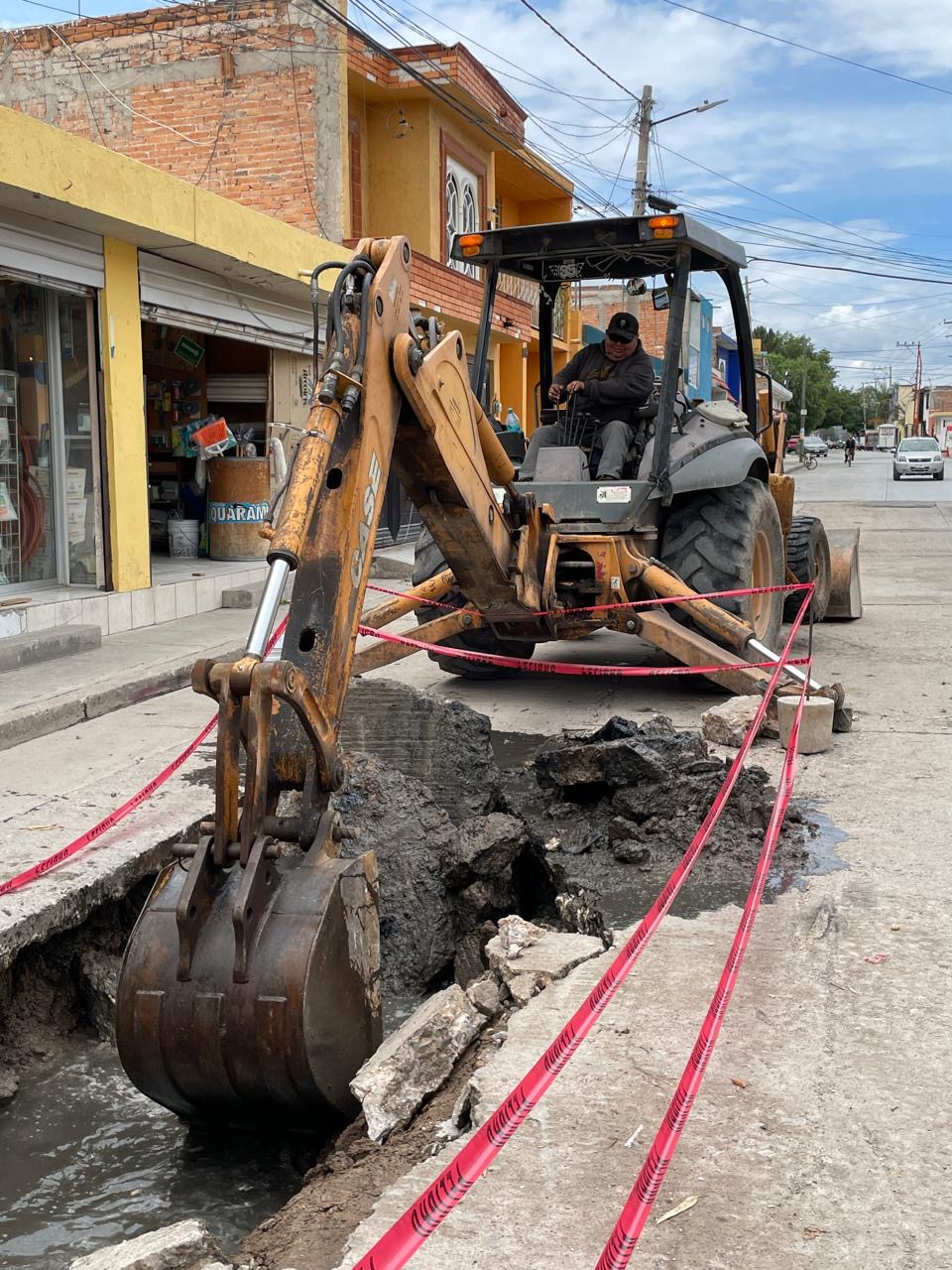 Interapas inicia reparación de drenaje colapsado en la colonia San Ángel