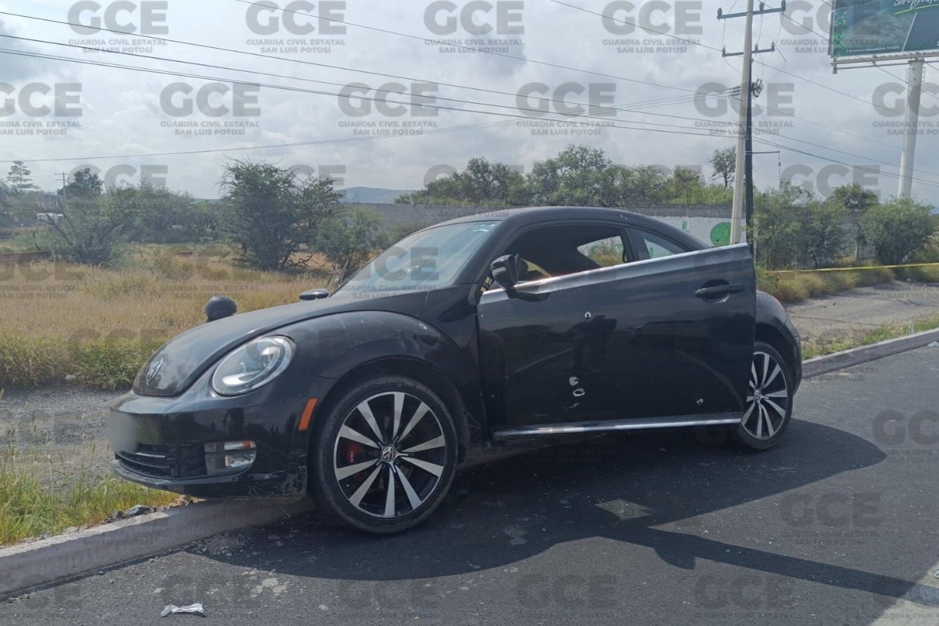 Tras enfrentamiento en Ahualulco, localizan dos cuerpos en interior de coche