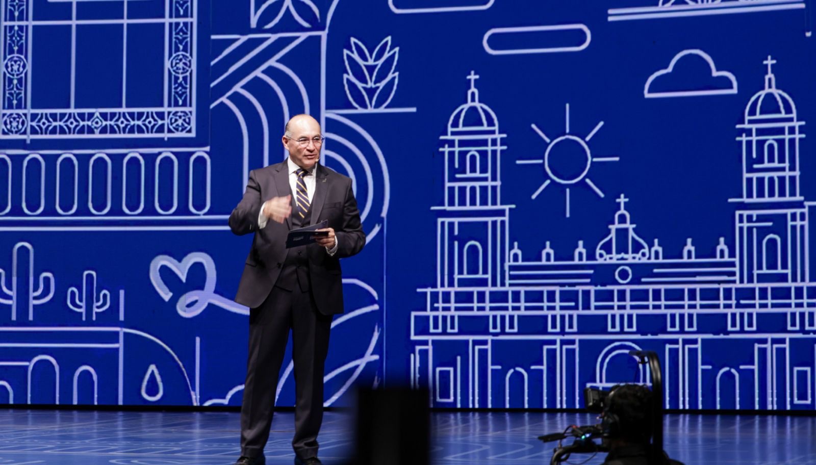 Enrique Galindo presenta su primer informe de gobierno