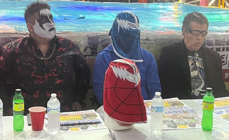 Santo Jr. se presenta en la Arena Rayo de Plata