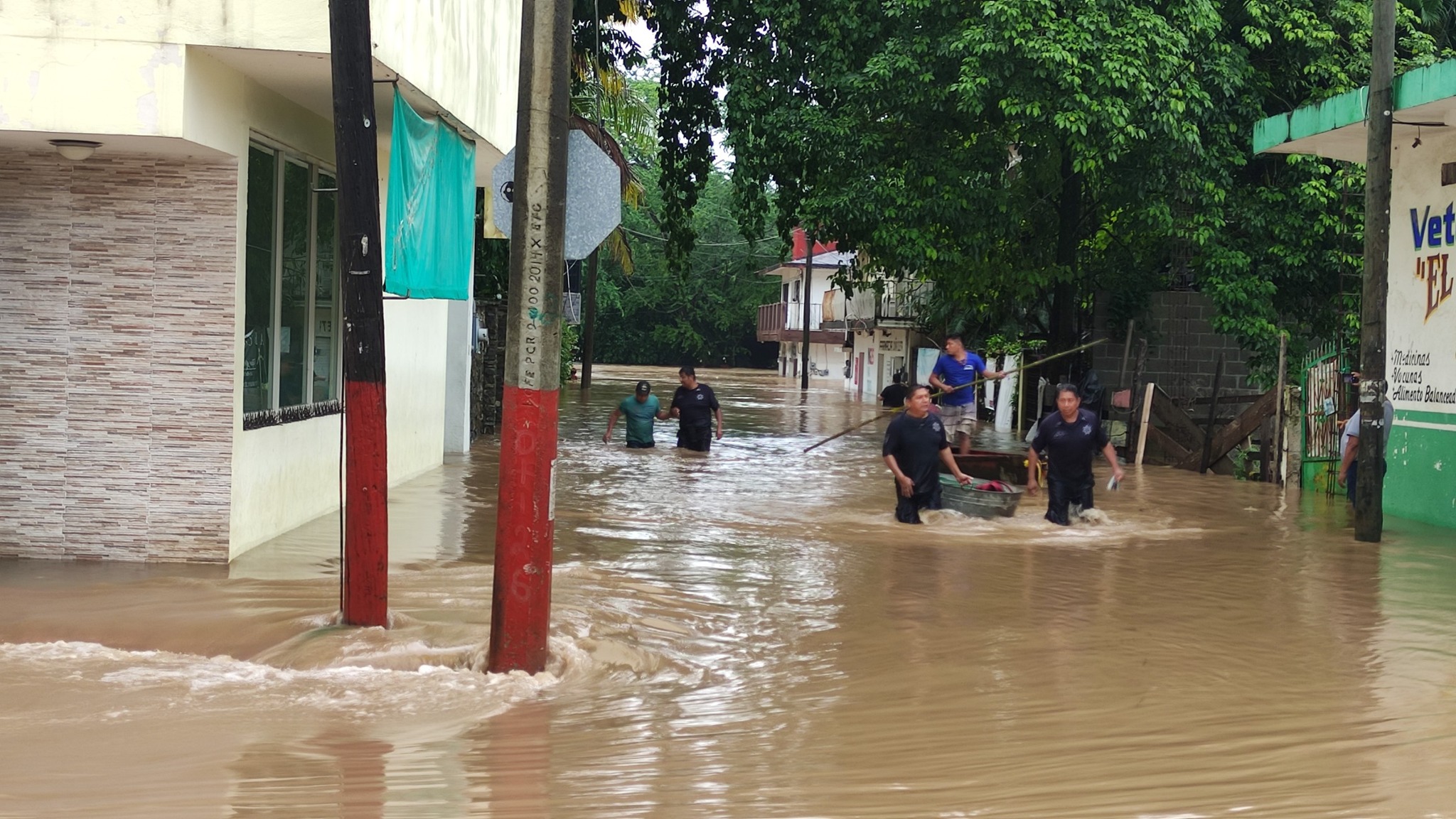 Mil familias evacuadas han dejado las lluvias en la Huasteca potosina