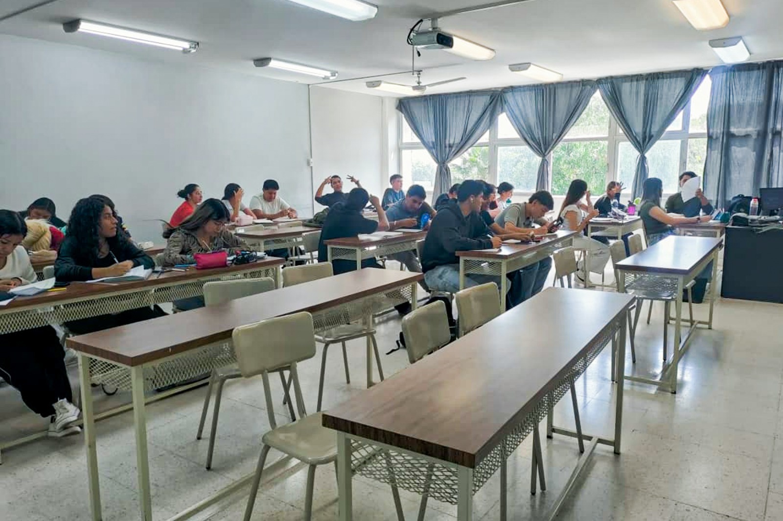 Cuatro facultades de la UASLP reiniciaron este lunes actividades