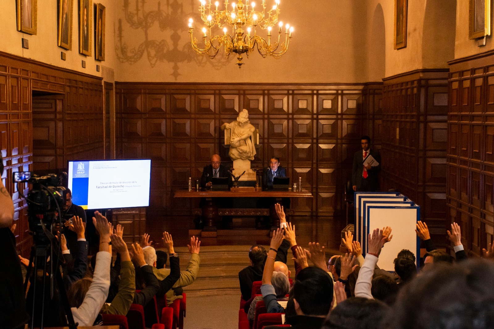 CDU de la UASLP pide nueva terna para director de Facultad de Derecho.