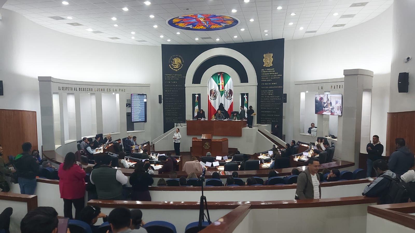 Espacio de Reflexión ¿Somos rehenes de la actividad legislativa?