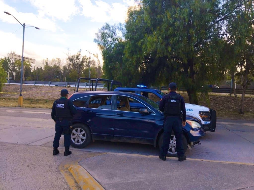 Policía de la Capital asegura camioneta con armas de uso exclusivo del Ejército