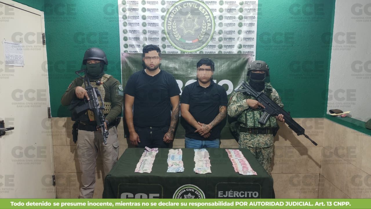 Detienen a dos por robo de vehículo en carretera