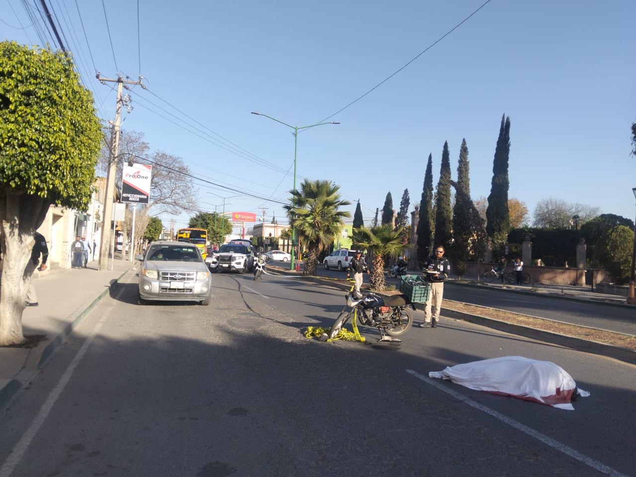 Peatón es arrollado por motociclista en Av. de la Paz