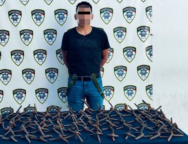 Policía de la Capital detiene a hombre en posesión de más de 70 artefactos poncha llantas