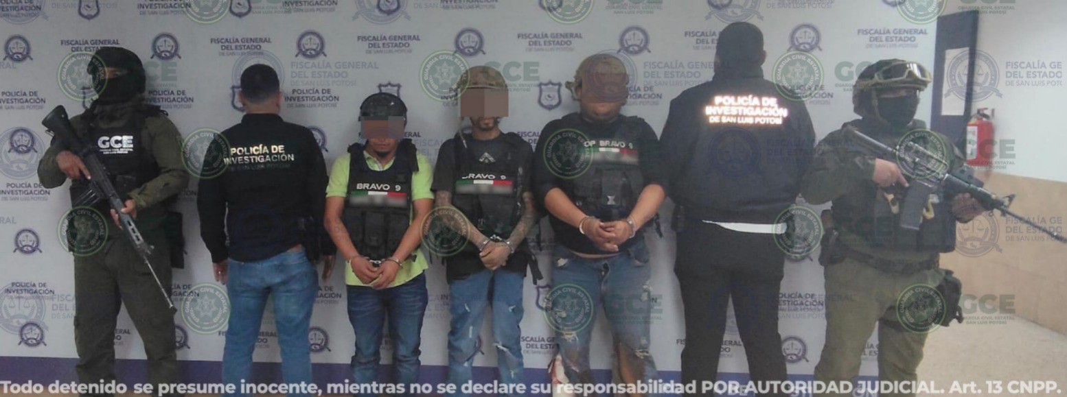 Detienen a tres con armas, equipo táctico y vehículos