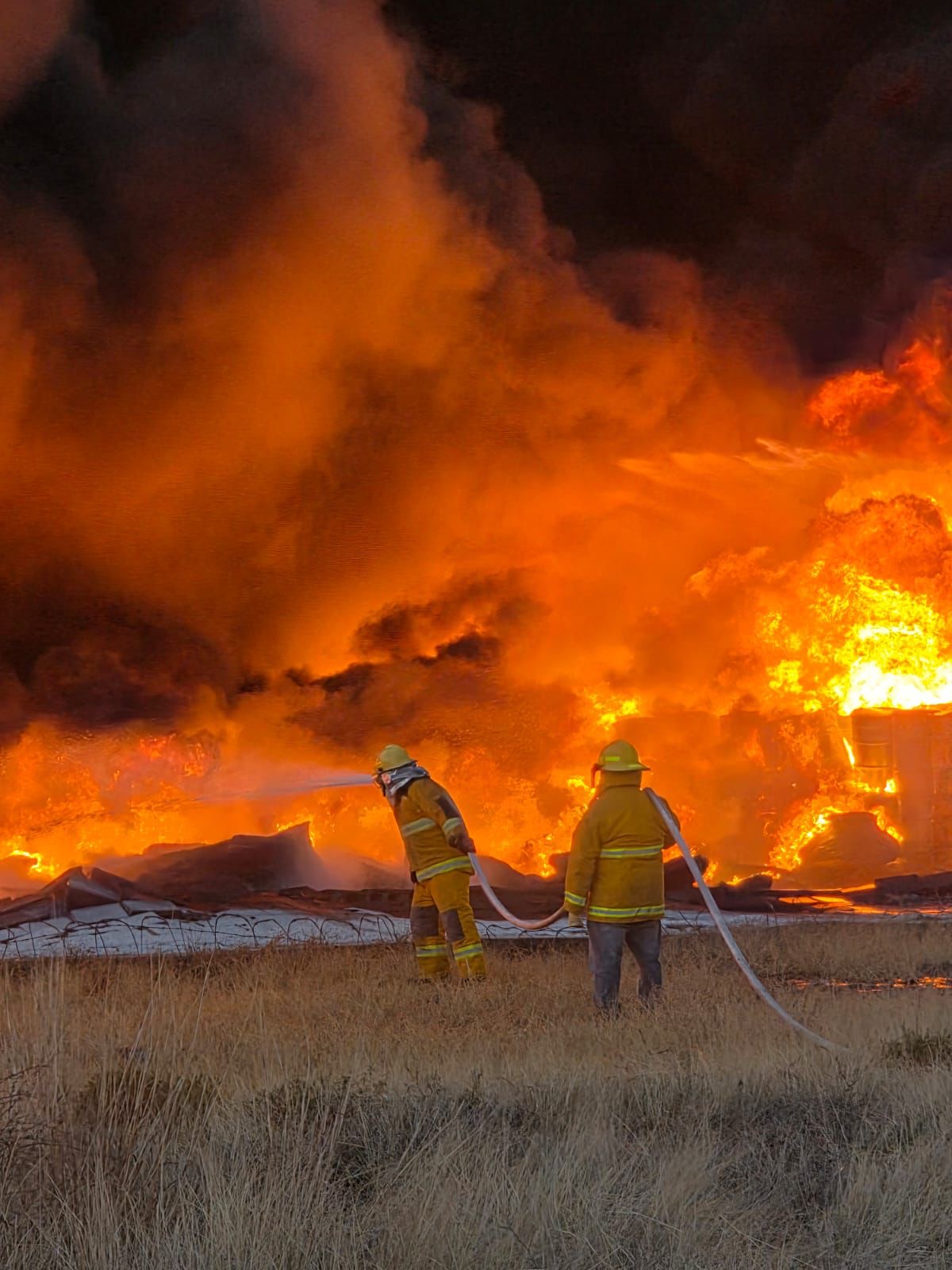 Clausuran empresa donde se registró intenso incendio