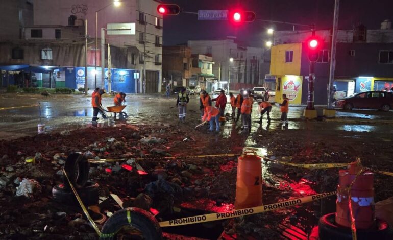 Implementan acciones de limpieza en vialidades afectadas por lluvias