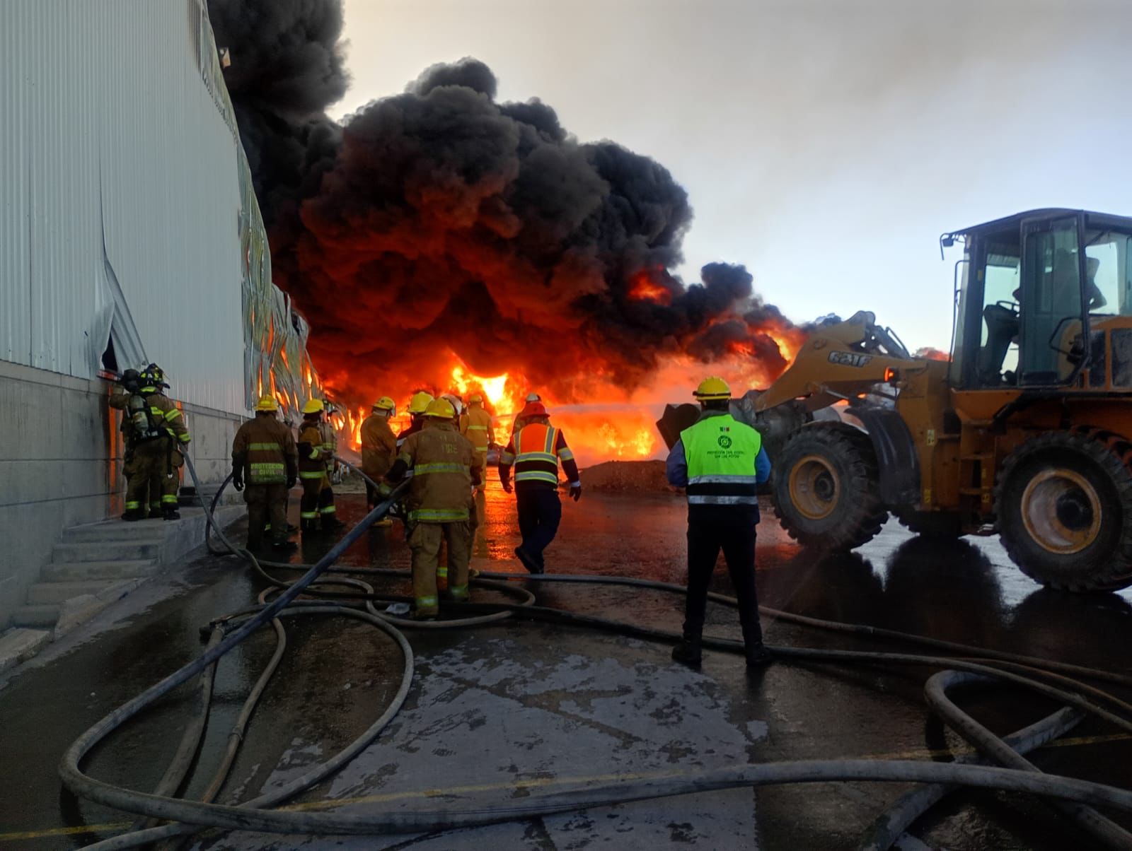 Calidad del aire se normaliza tras incendio en Zona Industrial: UASLP