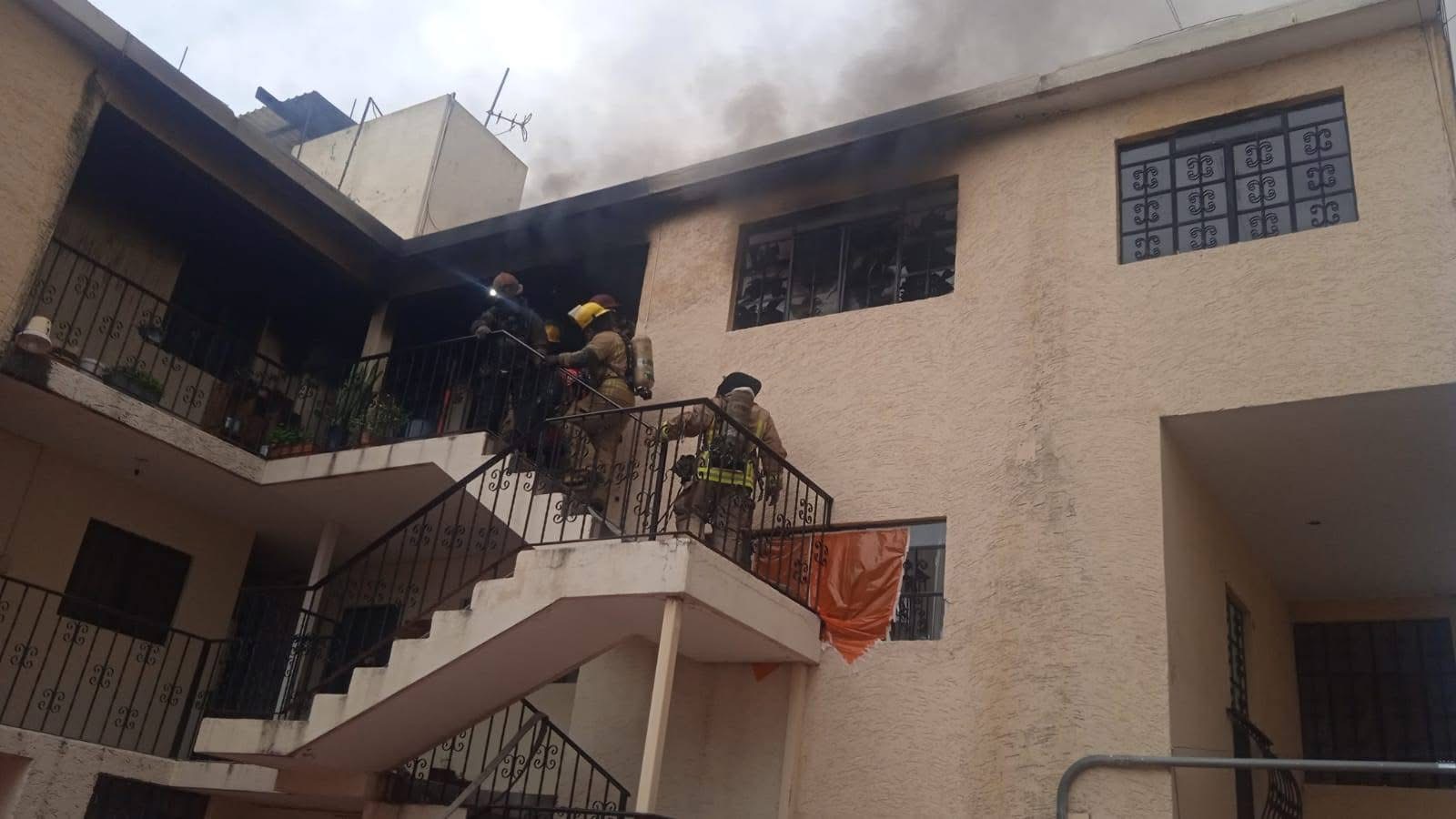 Incendio en departamento de Av. Carranza deja un lesionado