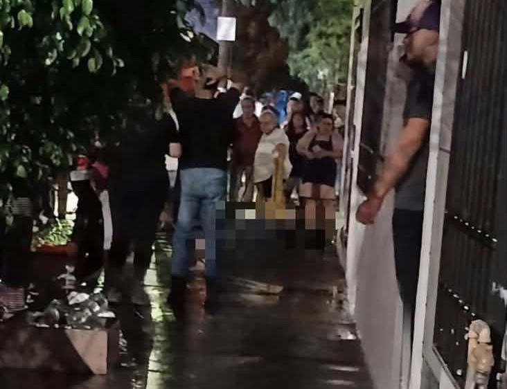 Investigan homicidio de mujer en Colonia Arbolitos