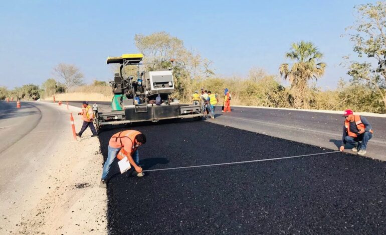 Conservación de carreteras fundamental para mantener crecimiento económico en el país: Doig Alvear