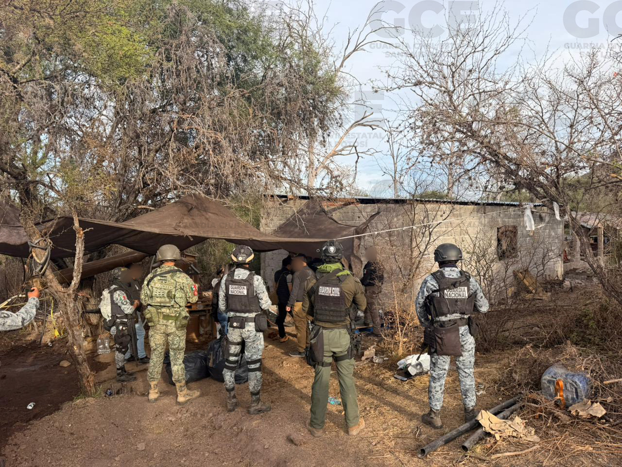 Detienen a once y desmantelan narcolaboratorio