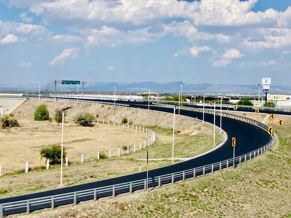 Nuevas carreteras y tren de pasajeros reducirán el rezago en infraestructura terrestre en SLP: AMIVTAC