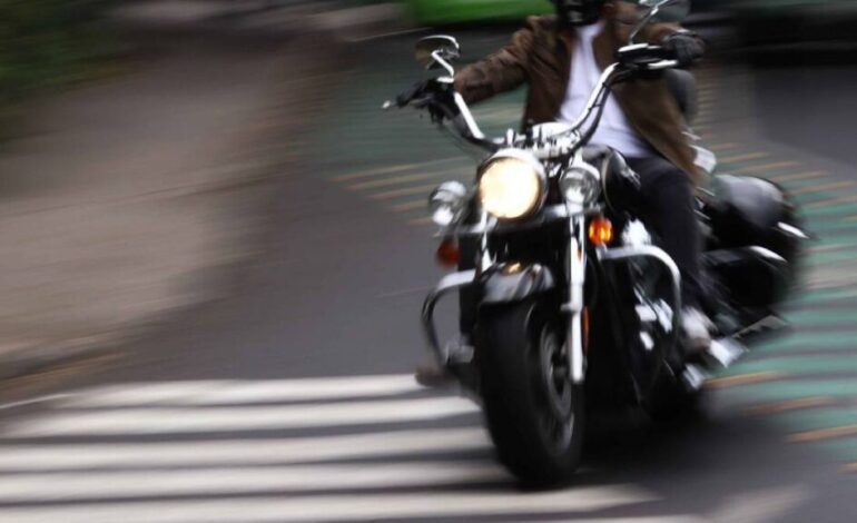 Motociclistas deberán circular con luces encendidas en todo momento