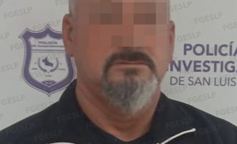 Detienen a profesor por presunto abuso sexual en contra de varios menores